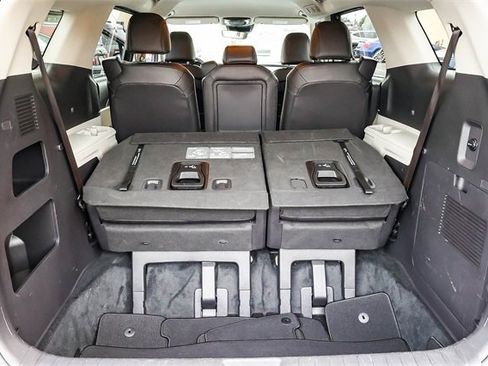 Used 2024 Kia Carnival LX image 29