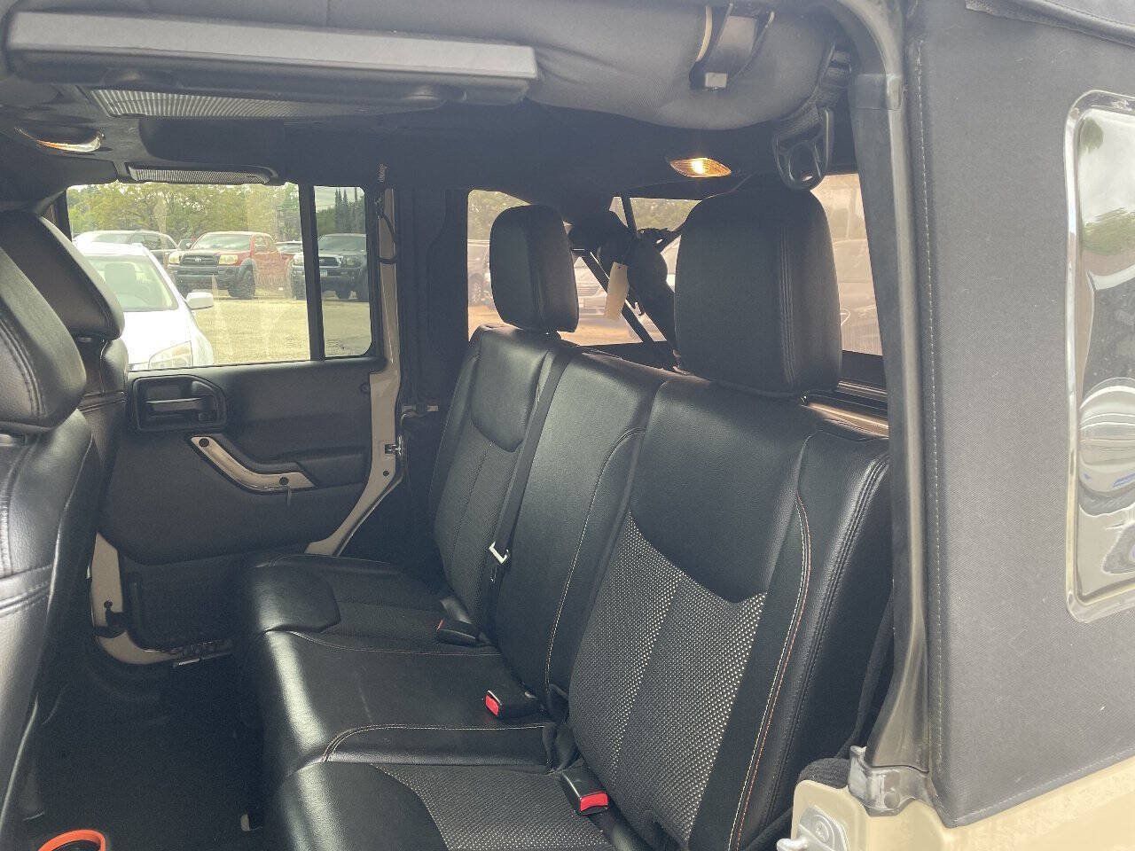 Used 2016 Jeep Wrangler Unlimited Sahara AWD/4WD image 27
