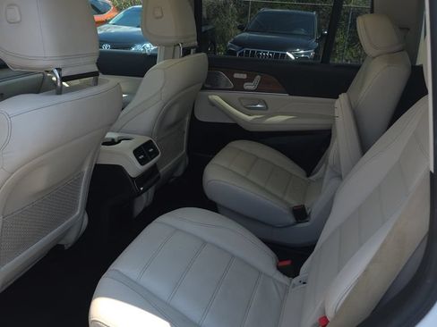 Used 2021 Mercedes-Benz GLS 580 4MATIC image 23