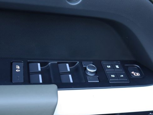 Used 2020 Land Rover Defender 110 HSE image 23