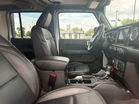 Used 2023 Jeep Wrangler Unlimited Sahara w/ Cold Weather Group AWD/4WD image 9