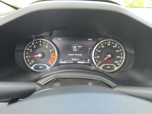 Used 2021 Jeep Renegade Latitude w/ Convenience Group FWD image 18