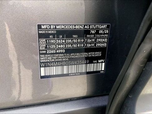 Used 2025 Mercedes-Benz GLB 250 4MATIC image 30