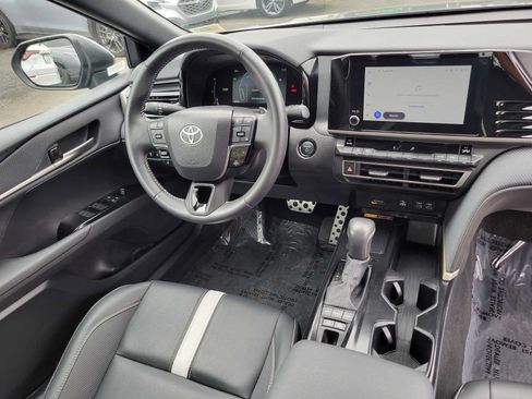 Used 2025 Toyota Camry SE FWD image 11