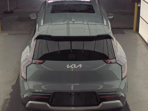 Used 2024 Kia EV9 Land image 5