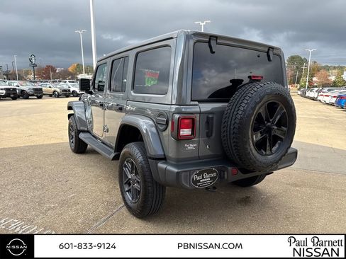 Used 2020 Jeep Wrangler Unlimited Sahara image 16