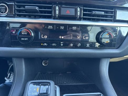 Used 2024 Nissan Pathfinder SV image 16