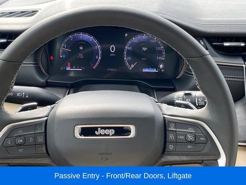 Used 2024 Jeep Grand Cherokee L Limited w/ Luxury Tech Group II AWD/4WD image 8