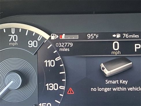 Used 2023 Land Rover Defender 110 X-Dynamic SE image 12