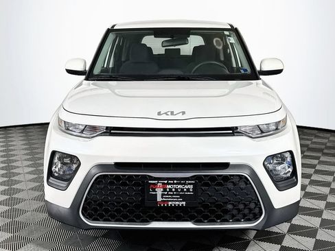 Used 2022 Kia Soul LX FWD image 2