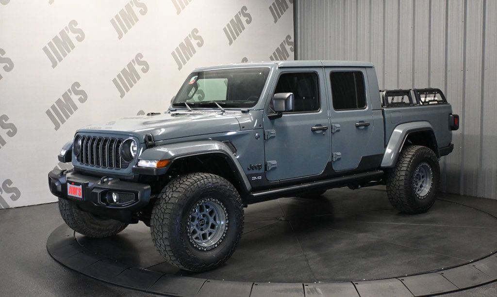 Used 2024 Jeep Gladiator Sport AWD/4WD image 1