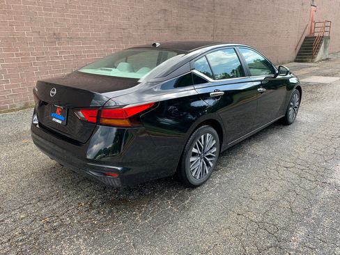 Used 2025 Nissan Altima 2.5 SV FWD image 21
