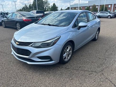 Used 2017 Chevrolet Cruze LT w/ Convenience Package FWD image 1