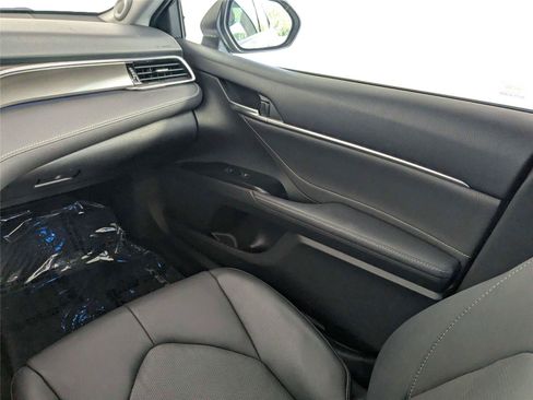 Used 2018 Toyota Camry XSE FWD image 39