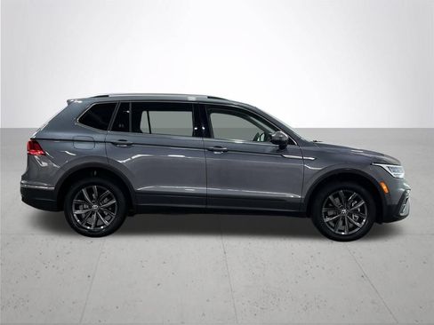 Used 2023 Volkswagen Tiguan SE FWD image 9