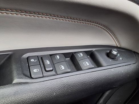 Used 2022 Jeep Compass Limited image 23