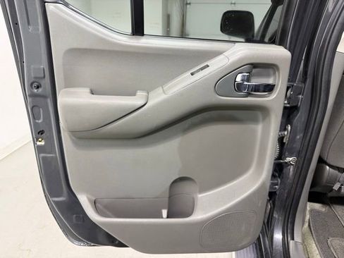 Used 2015 Nissan Frontier Desert Runner image 18