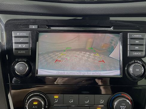 Used 2019 Nissan Rogue S w/ Special Edition Package FWD image 28