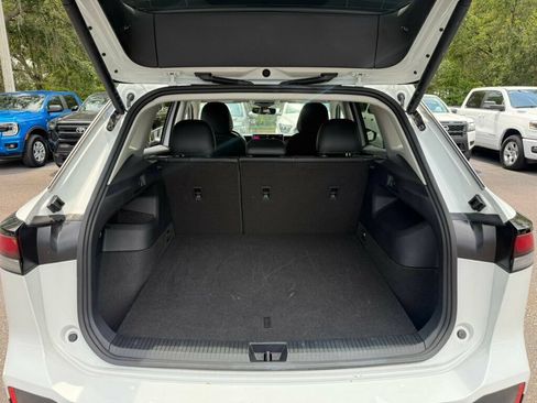 Used 2026 Volkswagen Tiguan SE FWD image 8