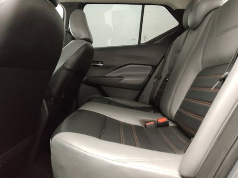 Used 2021 Nissan Kicks SR w/ SR Premium Package FWD image 18