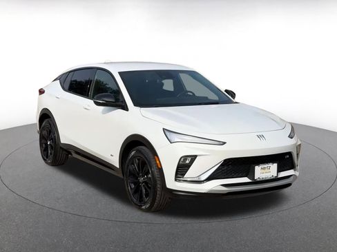 Used 2025 Buick Envista Sport Touring image 3