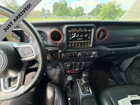Used 2023 Jeep Gladiator Mojave w/ Cold Weather Group AWD/4WD image 11