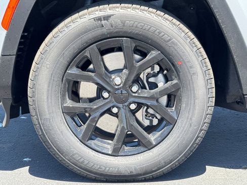 New 2026 Jeep Grand Cherokee L 4WD image 27