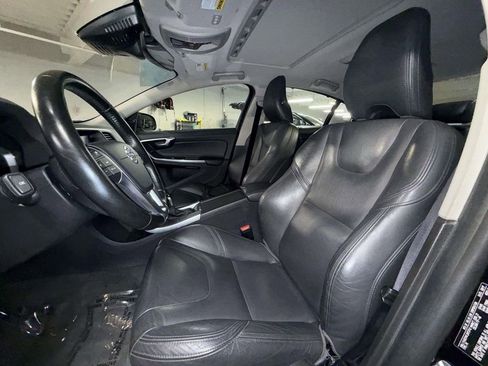 Used 2018 Volvo S60 T5 Inscription Platinum image 2