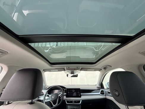 Used 2025 Volkswagen Taos SE image 7