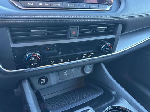 Used 2025 Nissan Rogue SV image 22