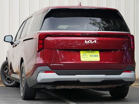 Used 2025 Kia Carnival FWD image 6