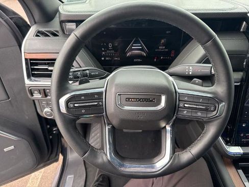 Used 2025 GMC Yukon XL Denali image 7