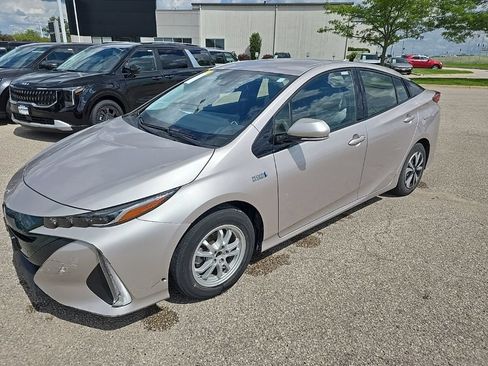 Used 2018 Toyota Prius Prime Plus FWD image 4