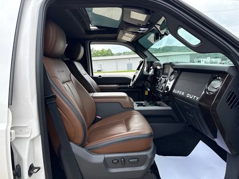 Used 2016 Ford F250 Platinum w/ FX4 Off-Road Package AWD/4WD image 41
