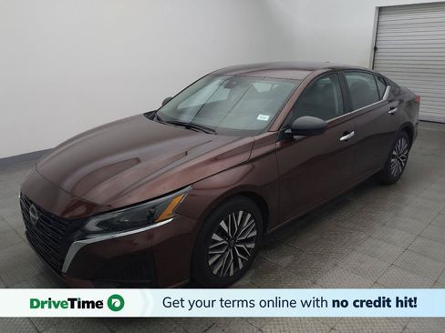 Used 2024 Nissan Altima 2.5 SV FWD image 1