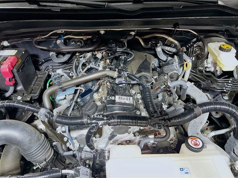 Certified 2025 Toyota Tacoma SR5 AWD/4WD image 26