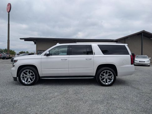 Used 2020 Chevrolet Suburban Premier w/ Premier 6.2L Value Package AWD/4WD image 11