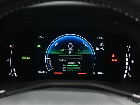 Used 2025 Toyota Camry SE image 23