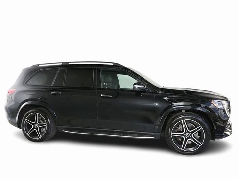 Used 2022 Mercedes-Benz GLS 580 4MATIC image 11