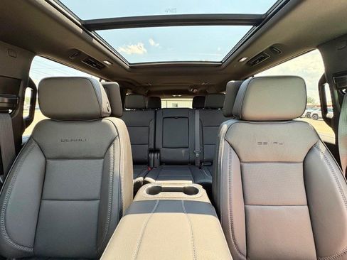 Used 2026 GMC Yukon XL Denali w/ Denali Reserve Package AWD/4WD image 34