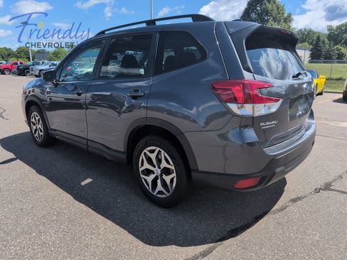 Used 2021 Subaru Forester Premium AWD/4WD image 2