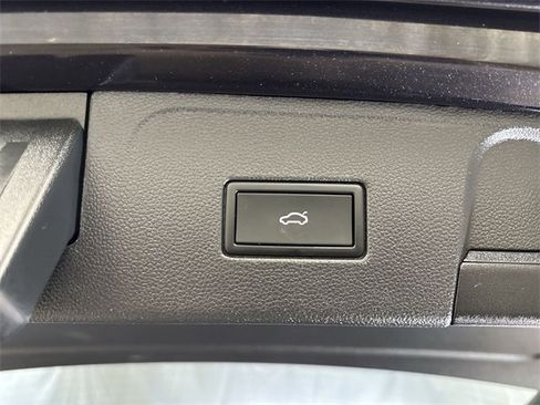 Used 2023 Volkswagen Atlas SE image 24