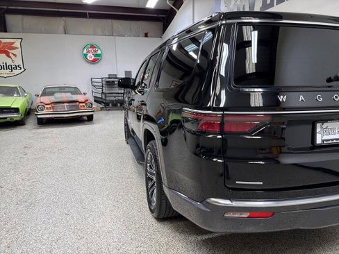 Used 2022 Jeep Wagoneer Series III w/ Rear Seat Video Group 1 image 9