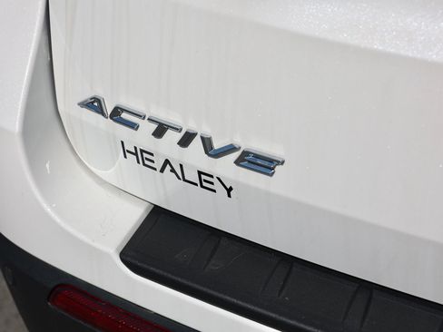 Used 2025 Ford Explorer Active image 9