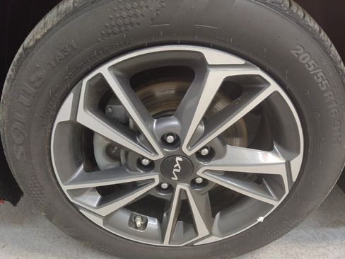 Used 2024 Kia Forte LXS FWD image 31