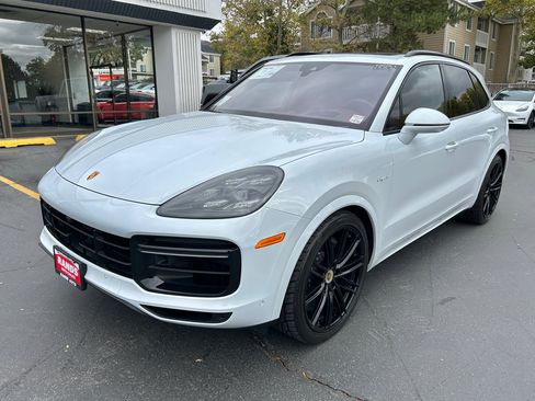 Used 2022 Porsche Cayenne Turbo S w/ Assistance Package image 11