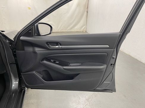 Used 2023 Nissan Altima 2.5 SV image 8