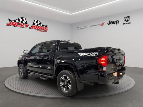 Used 2019 Toyota Tacoma TRD Sport w/ Technology Package image 6