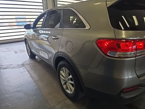 Used 2017 Kia Sorento L FWD image 4