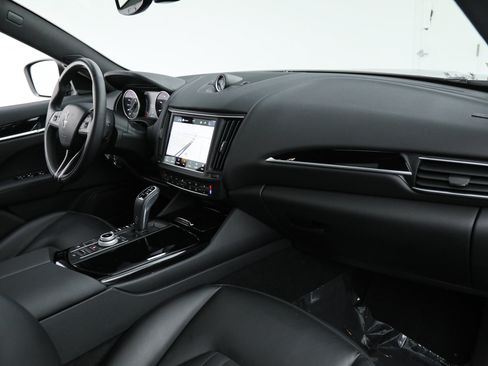 Certified 2023 Maserati Levante GT AWD/4WD image 12